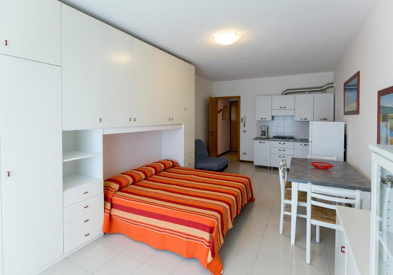 Appartement Apartament With Swimming Pool à Caorle Extérieur photo