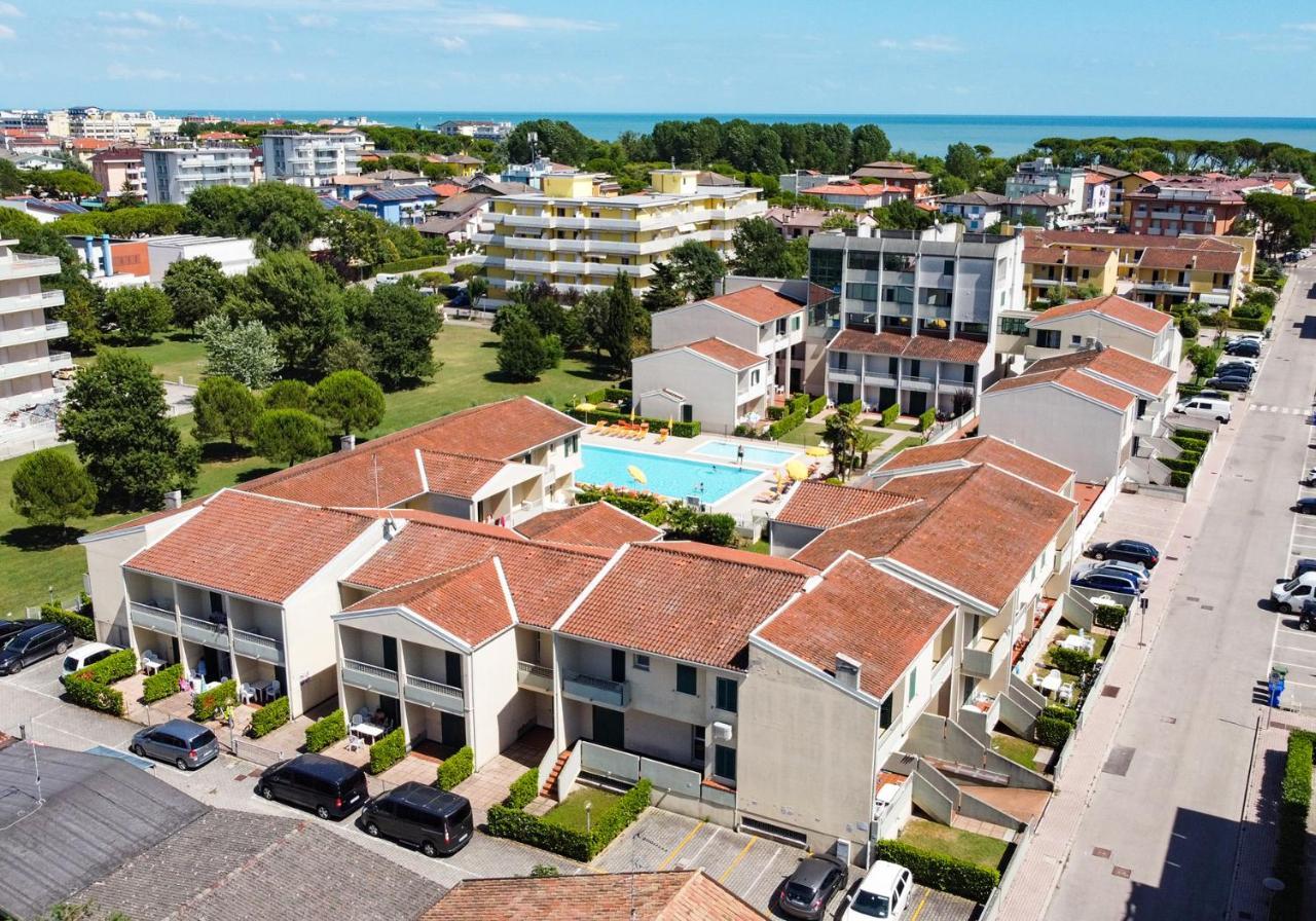 Appartement Apartament With Swimming Pool à Caorle Extérieur photo