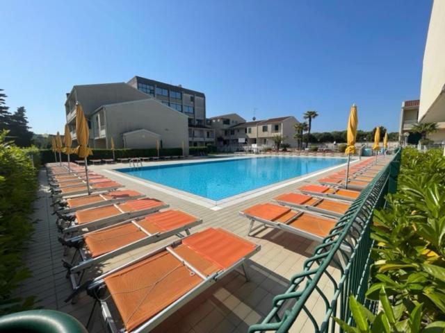 Appartement Apartament With Swimming Pool à Caorle Extérieur photo