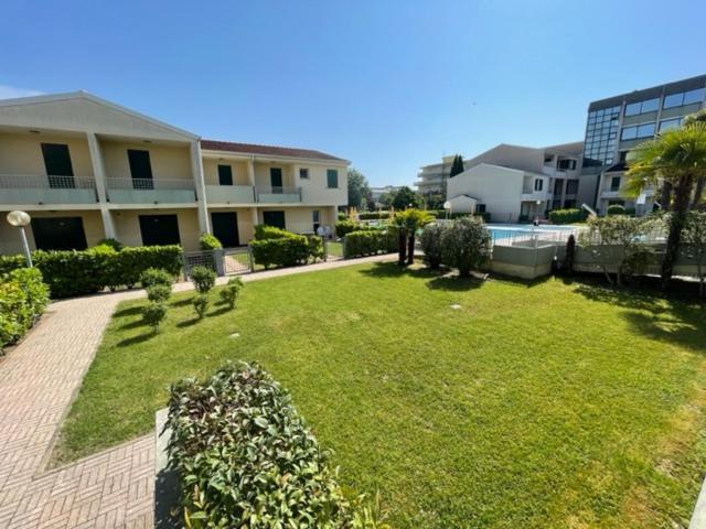 Appartement Apartament With Swimming Pool à Caorle Extérieur photo