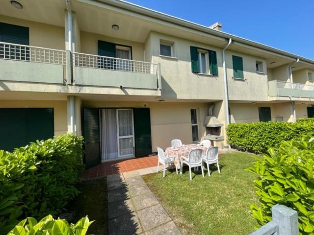 Appartement Apartament With Swimming Pool à Caorle Extérieur photo