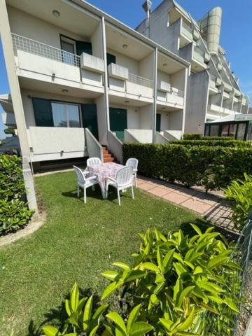 Appartement Apartament With Swimming Pool à Caorle Extérieur photo
